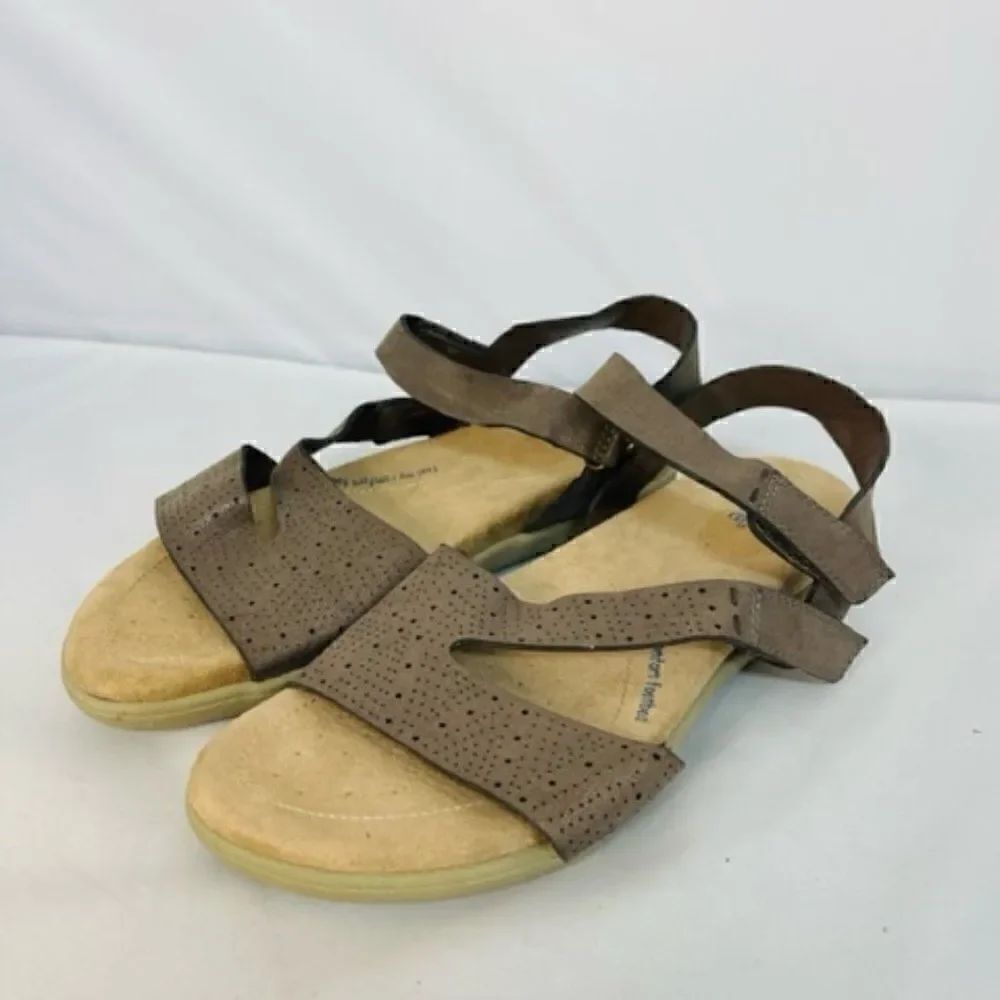 Nicole Taupe Tan Brown flat sandals feel my comfort footbed Comfy 8.5 M Lakeside